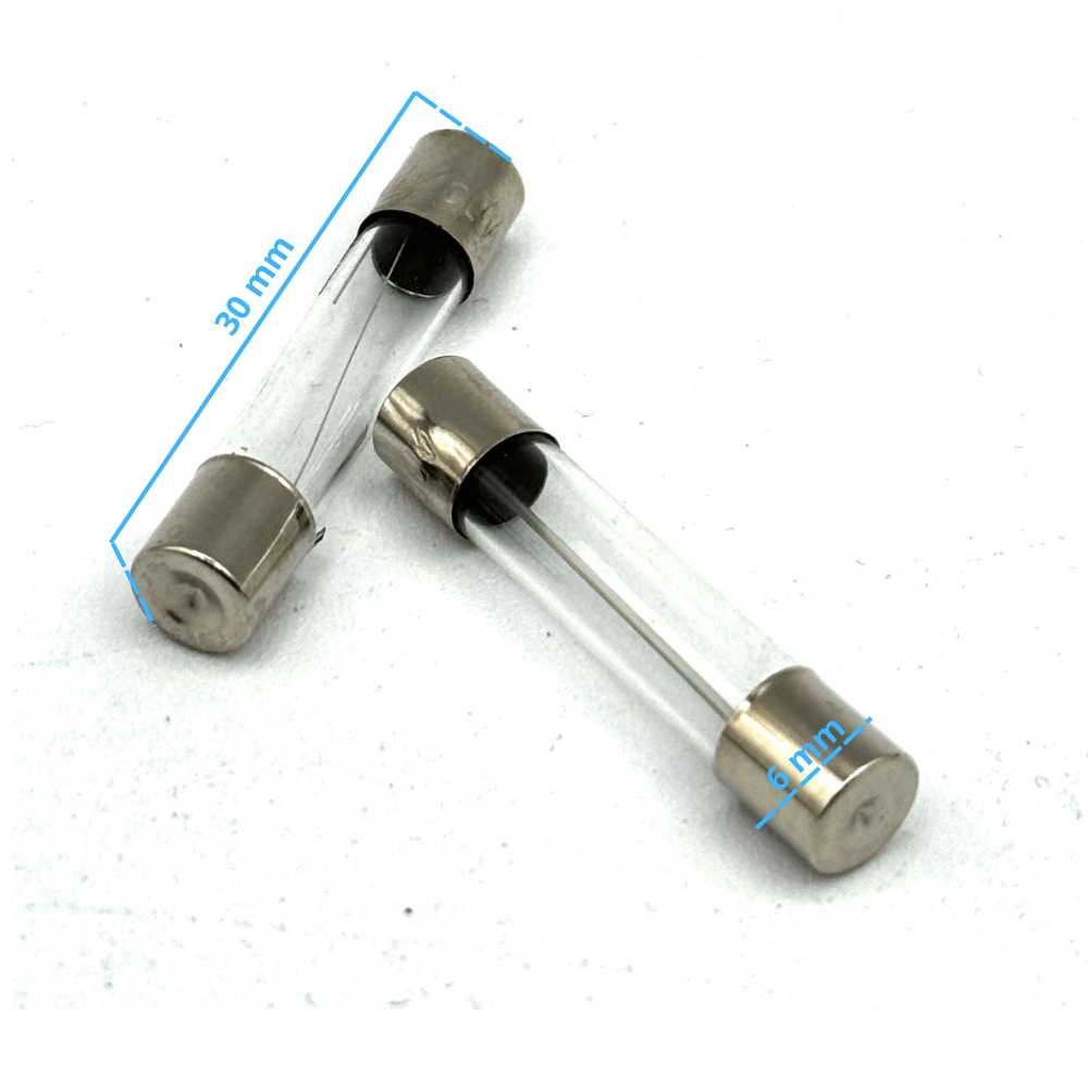 El fusible 30E es un componente esencial en muchos sistemas eléctricos y electrónicos, diseñado para proteger los circuitos contra sobrecargas y cortocircuitos. 